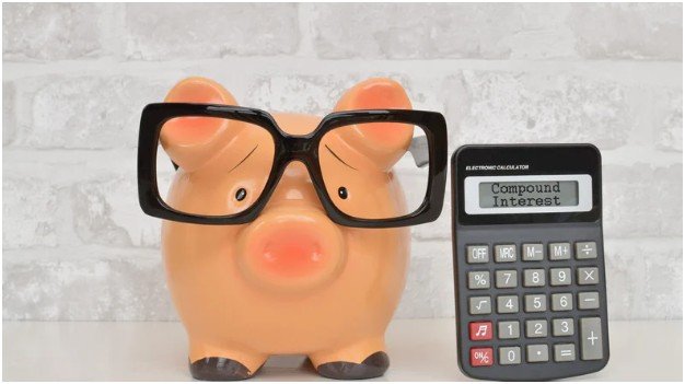 How Does Compound Interest Work When You’re Saving or Investing?